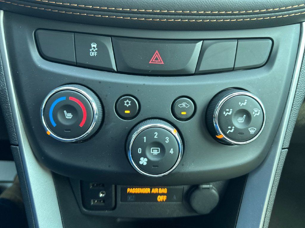 Used 2022 Chevrolet Trax LT w/ Premium Seat Package AWD/4WD image 20