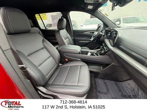 Used 2025 Chevrolet Traverse LT AWD/4WD image 17