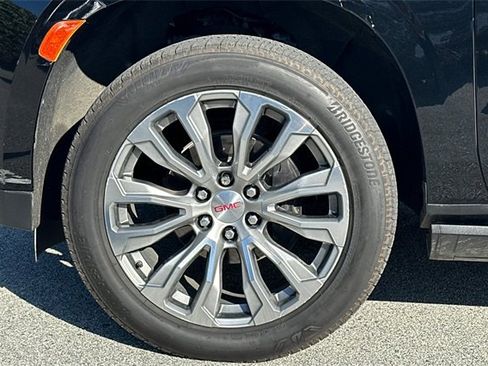 Used 2021 GMC Yukon XL Denali w/ Denali Premium Package image 38