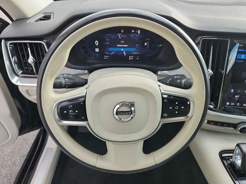 Certified 2023 Volvo S60 T8 Plus image 18