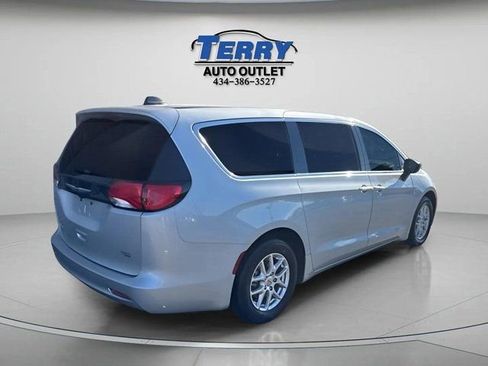 Used 2024 Chrysler Voyager LX image 7