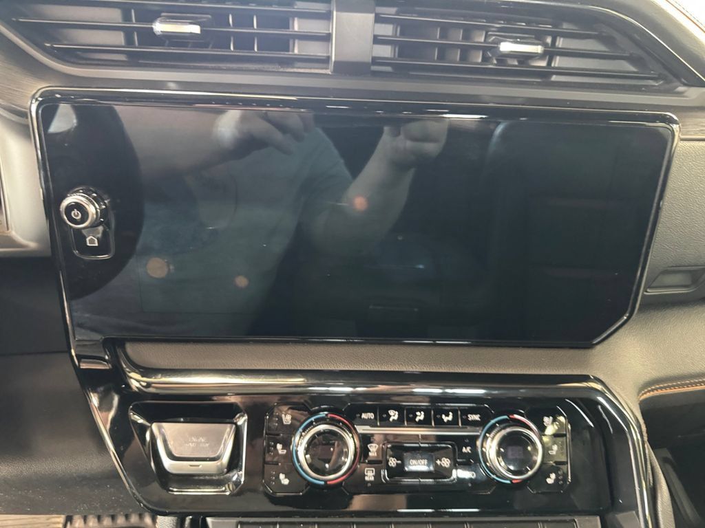 Used 2024 GMC Sierra 2500 AT4 w/ Technology Package AWD/4WD image 20