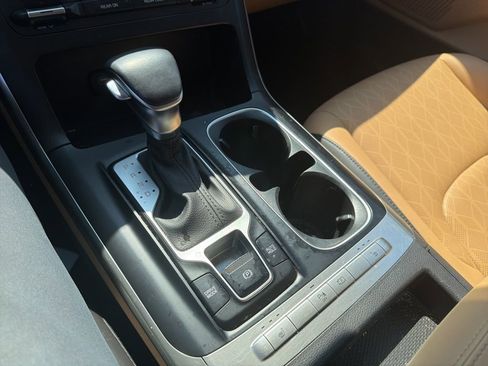 Used 2024 Kia Carnival LX FWD image 20