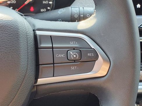 Used 2023 Jeep Compass Latitude AWD/4WD image 17
