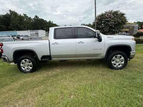 Used 2023 Chevrolet Silverado 2500 LTZ AWD/4WD image 3