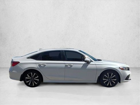 Used 2023 Honda Civic EX image 4