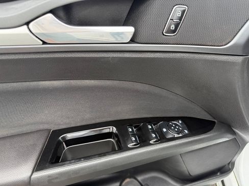 Used 2013 Ford Fusion SE FWD image 13