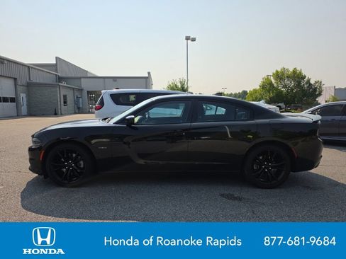 Used 2016 Dodge Charger R/T w/ Blacktop Package RWD image 2