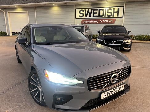 Used 2022 Volvo S60 B5 Momentum image 5