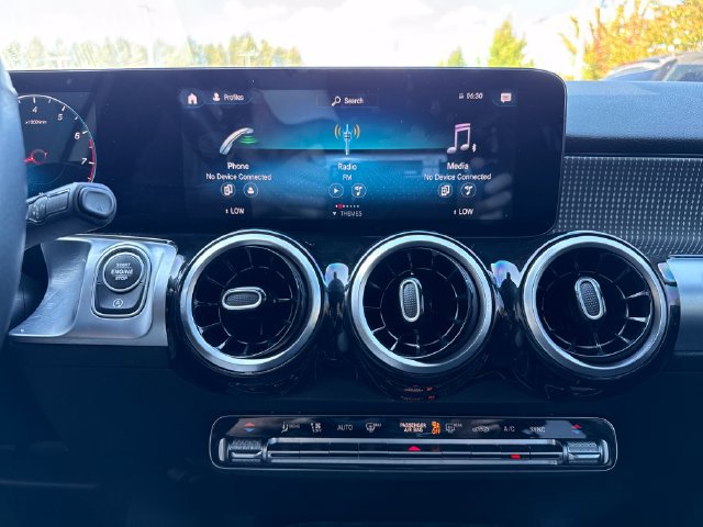 Used 2022 Mercedes-Benz GLB 250 4MATIC w/ Premium Package Lite image 21