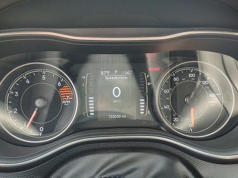 Used 2019 Jeep Cherokee Latitude Plus AWD/4WD image 14