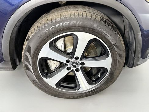 Used 2019 Mercedes-Benz GLC 350e 4MATIC image 32