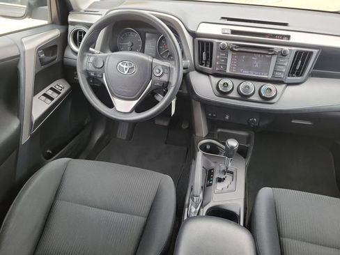 Used 2018 Toyota RAV4 LE FWD image 29