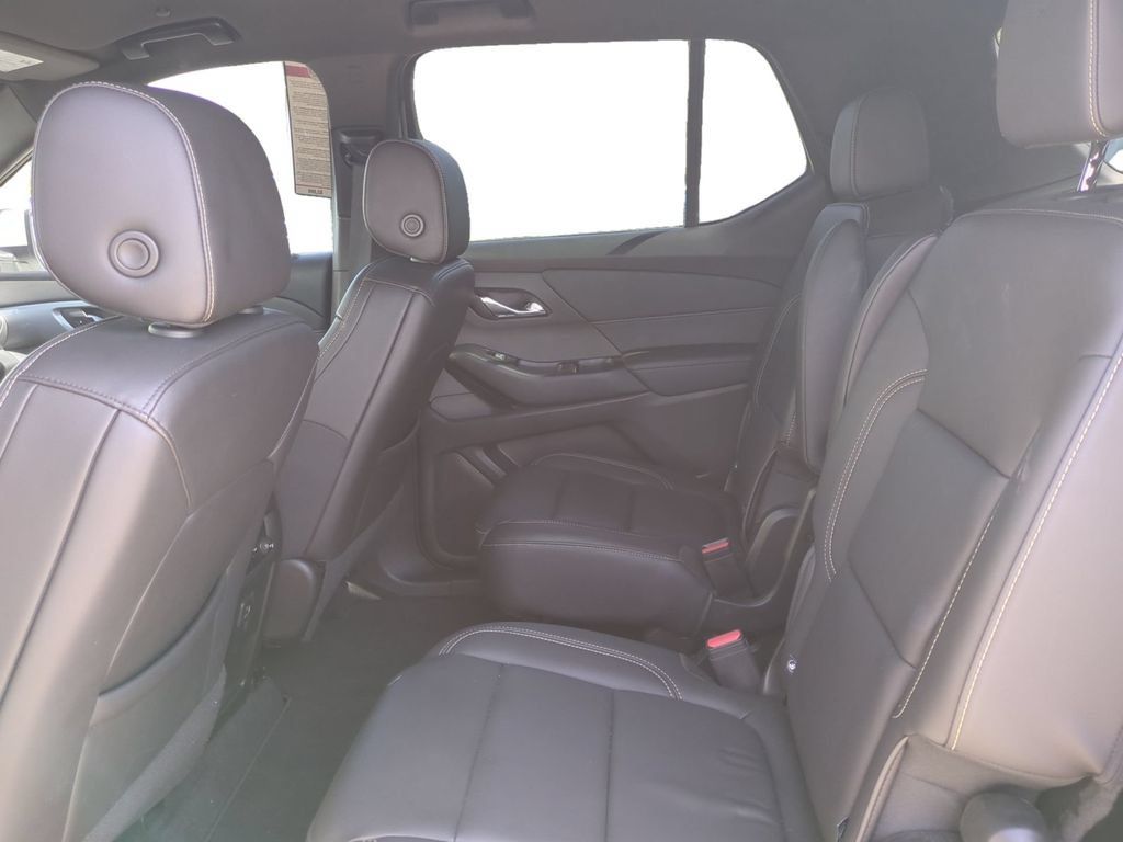 Used 2023 Chevrolet Traverse LT FWD image 16