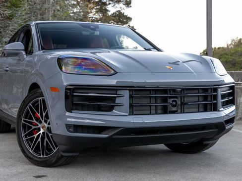 Certified 2025 Porsche Cayenne S image 9