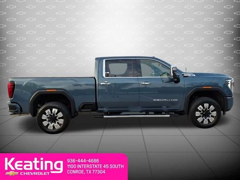 Used 2025 GMC Sierra 3500 Denali w/ Technology Package AWD/4WD image 4
