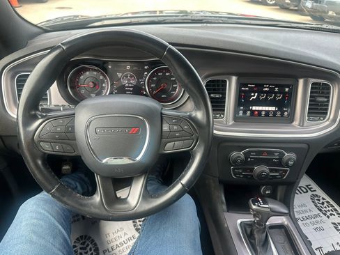 Used 2020 Dodge Charger SXT RWD image 7