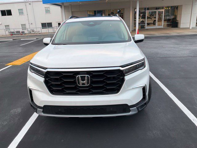 Used 2025 Honda Pilot Touring image 12