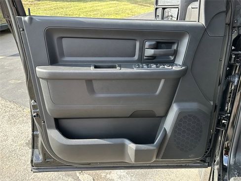 Used 2024 RAM 2500 Tradesman w/ Chrome Appearance Group image 29