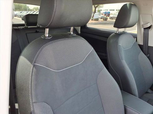 Certified 2025 Volkswagen Taos SE image 12