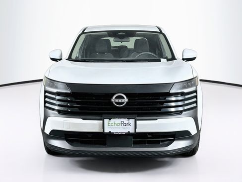 Used 2025 Nissan Kicks SV AWD/4WD image 2