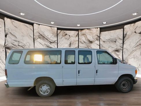 Used 2007 Ford E-350 and Econoline 350 XLT image 4