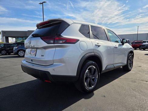 Used 2024 Nissan Rogue SV FWD image 6