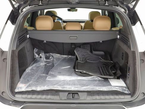 Used 2025 Land Rover Range Rover Sport SE image 18