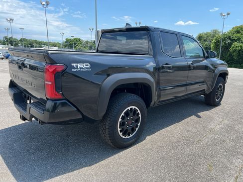 Used 2025 Toyota Tacoma TRD Off-Road AWD/4WD image 3