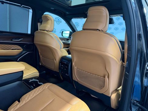 Used 2021 Jeep Grand Cherokee L Summit w/ Luxury Tech Group V image 30