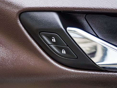 Used 2018 GMC Acadia Denali w/ Technology Package FWD image 28