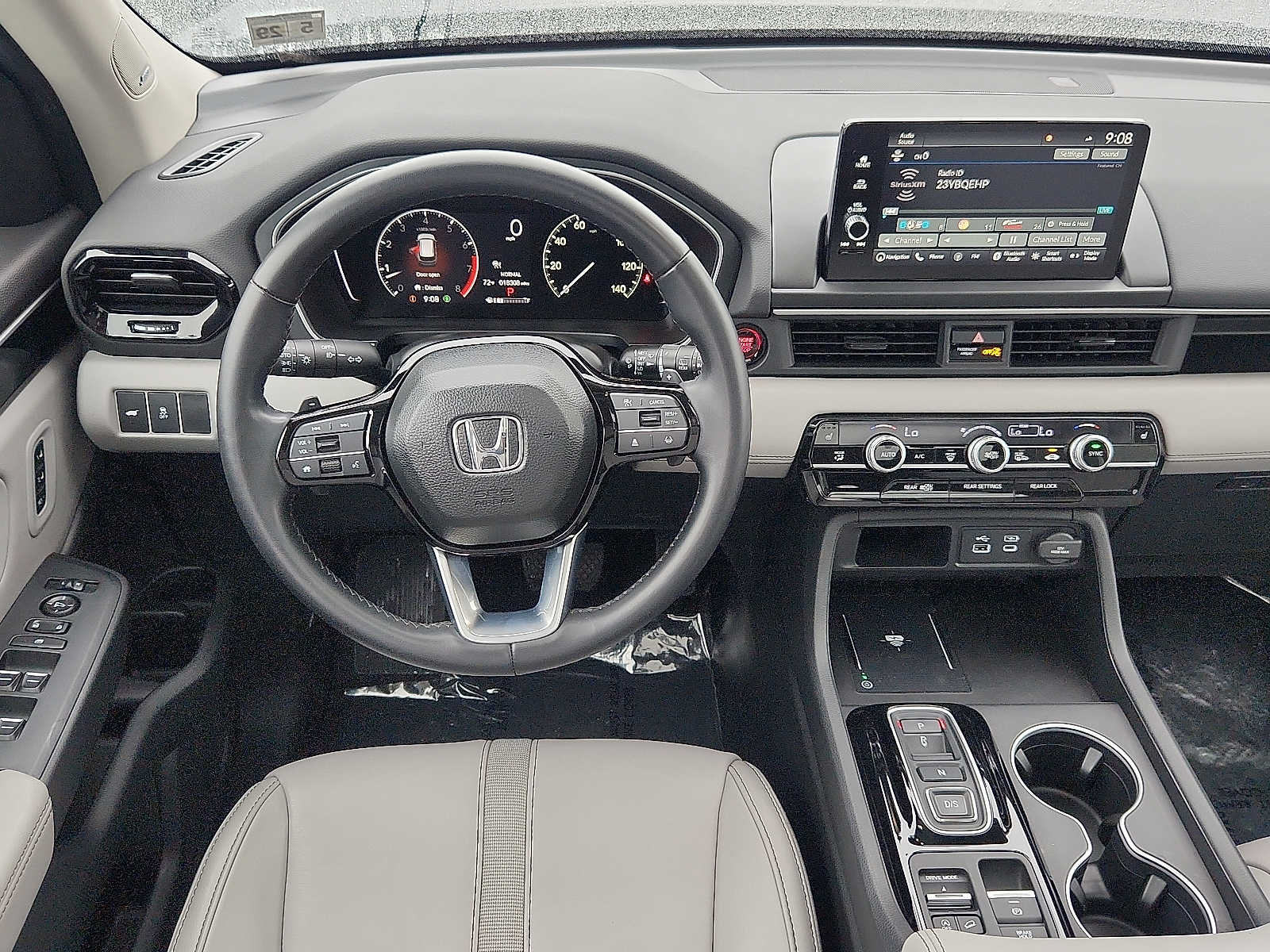 Certified 2025 Honda Pilot Touring image 11