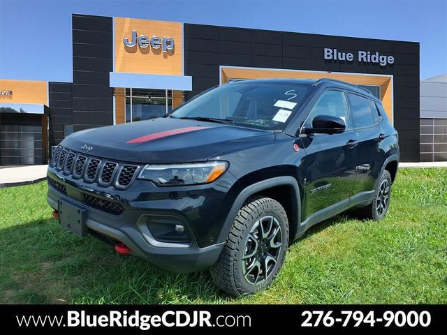 Used 2024 Jeep Compass Trailhawk w/ Trailhawk Elite Group AWD/4WD image 1