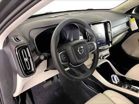 New 2026 Volvo XC40 B5 Plus w/ Protection Package Premier AWD/4WD image 4