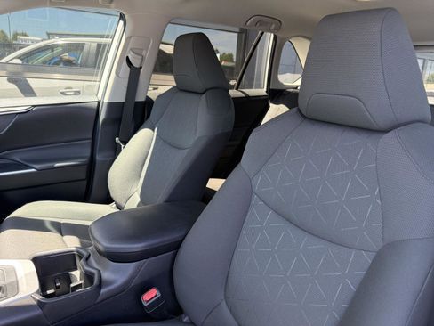 Used 2024 Toyota RAV4 XLE FWD image 9