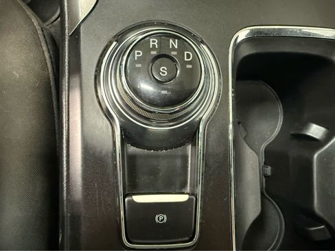 Used 2018 Ford Fusion SE w/ Fusion SE Technology Package FWD image 23