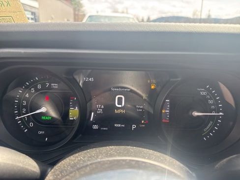 Used 2025 Jeep Wrangler Unlimited Sahara image 12