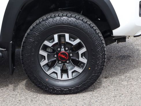 Used 2019 Toyota Tacoma TRD Off-Road AWD/4WD image 45