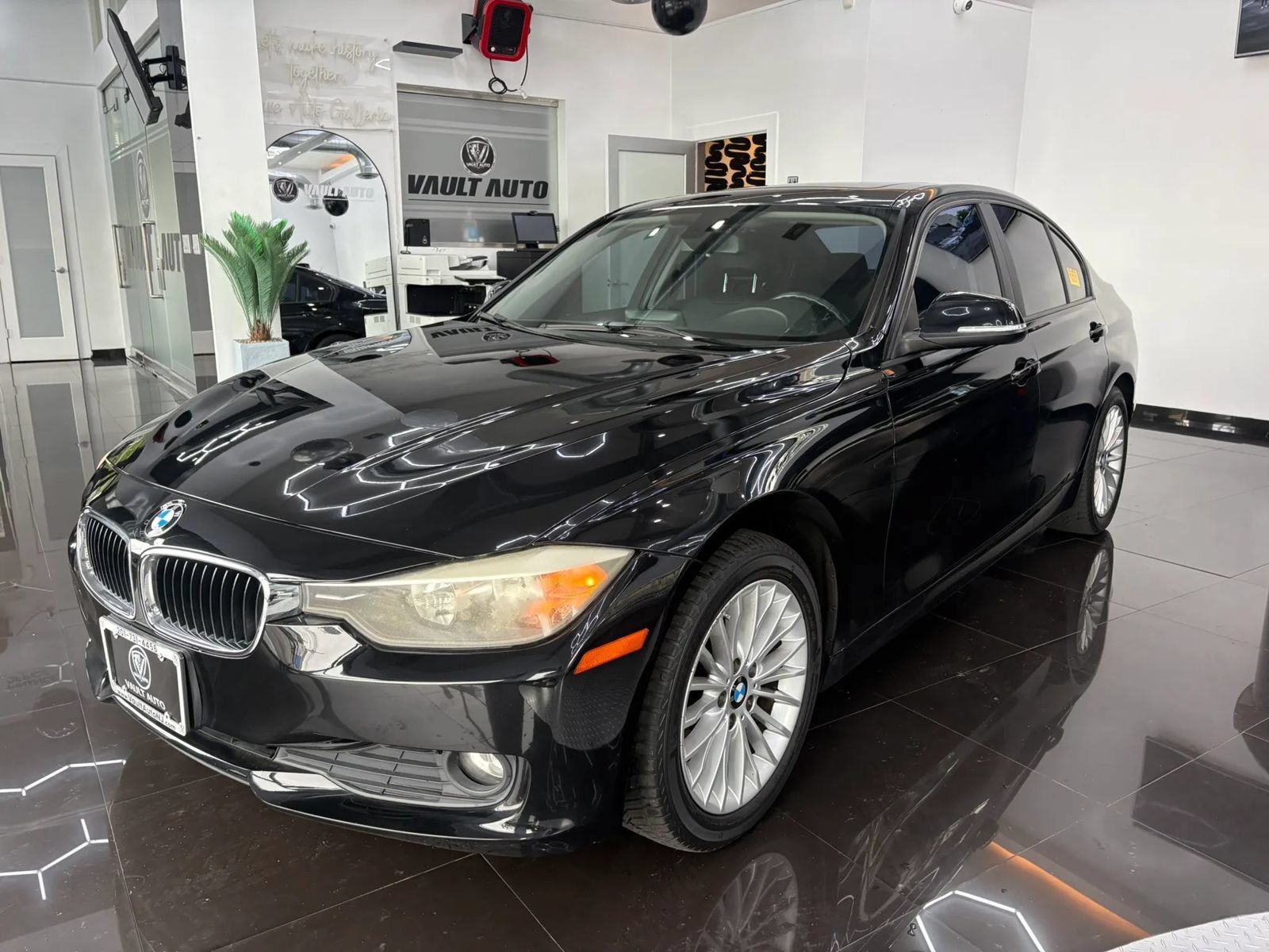 Used 2015 BMW 320i Sedan RWD image 1