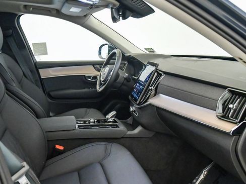 Certified 2025 Volvo XC90 B5 Plus w/ Protection Package Premier image 17