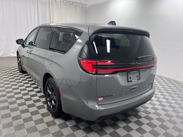 Used 2023 Chrysler Pacifica Touring-L w/ S Appearance Package FWD image 6