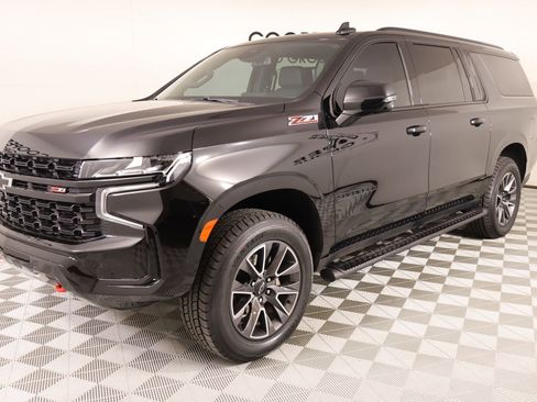 Used 2023 Chevrolet Suburban Z71 w/ Z71 Off-Road Package AWD/4WD image 11
