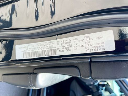 Used 2019 Jeep Grand Cherokee Overland RWD image 32