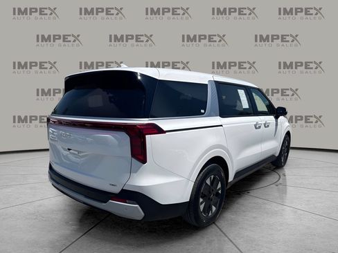 Used 2026 Kia Carnival LXS FWD image 3