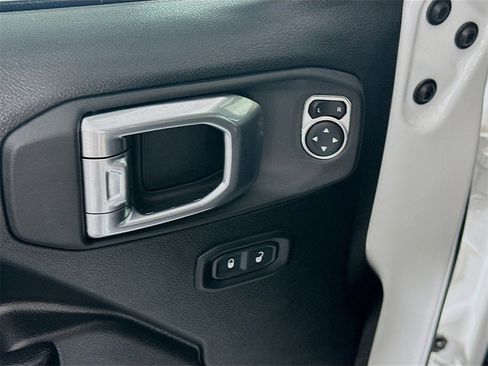 Used 2023 Jeep Gladiator Mojave w/ Cold Weather Group image 24