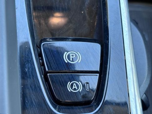 Used 2025 Volvo XC60 B5 Plus AWD/4WD image 29