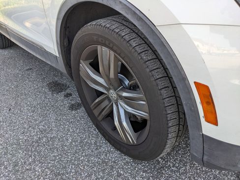 Used 2019 Volkswagen Tiguan SEL Premium image 17