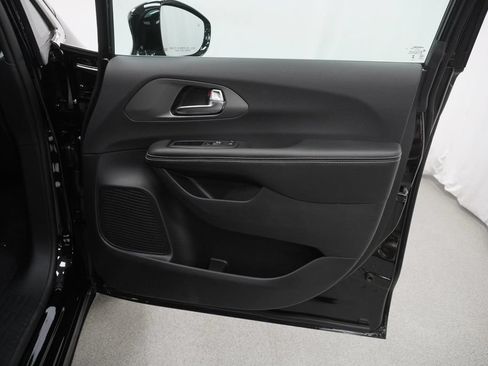 New 2027 Chrysler Pacifica Select AWD/4WD image 31