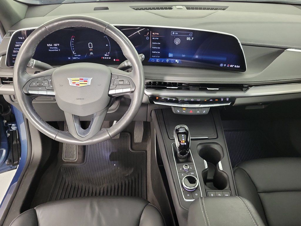 Certified 2024 Cadillac XT4 Luxury w/ Cold Weather Package FWD image 17