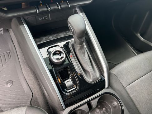 Used 2023 Chevrolet Colorado Trail Boss w/ Technology Package AWD/4WD image 28